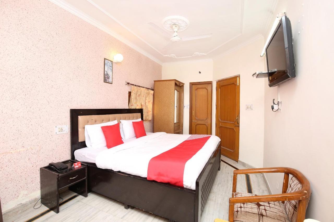 Oyo 5637 Hotel Majestic Chandīgarh Buitenkant foto
