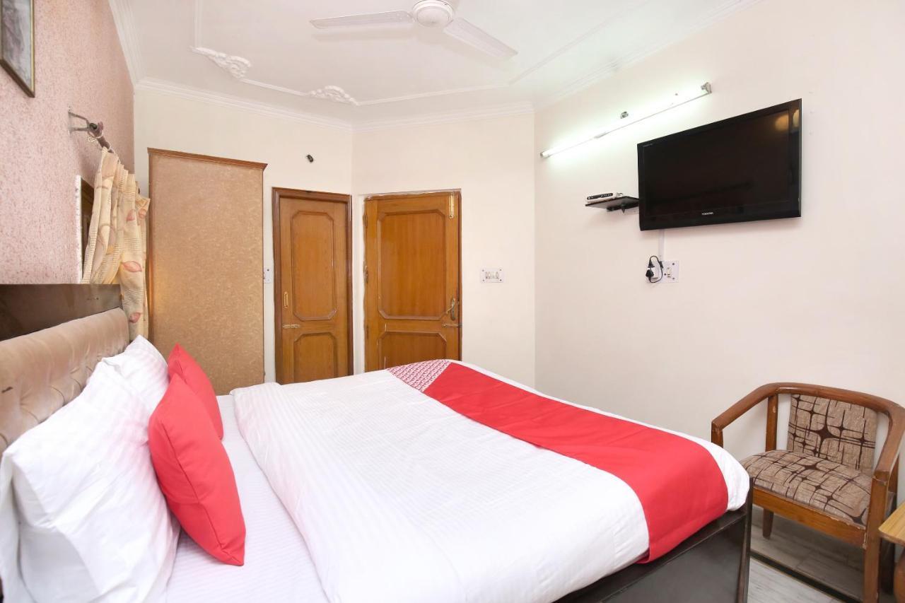 Oyo 5637 Hotel Majestic Chandīgarh Buitenkant foto