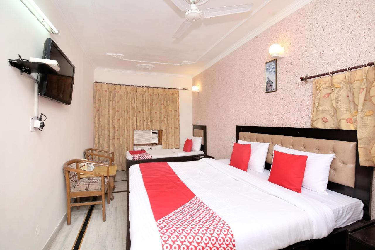Oyo 5637 Hotel Majestic Chandīgarh Buitenkant foto
